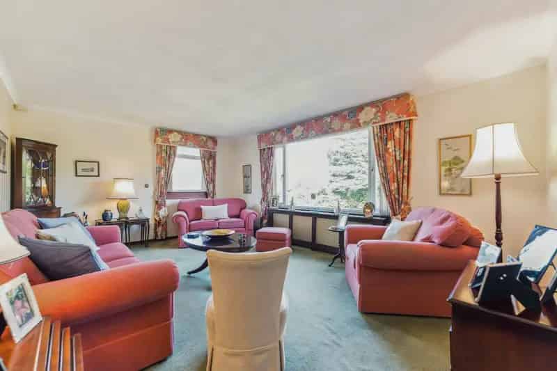 Four Bedroom Detached Villa in Bearsden Mosshead