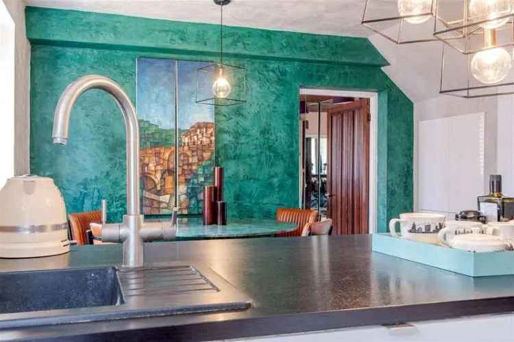 3 Bed Detached Gothic House for Sale