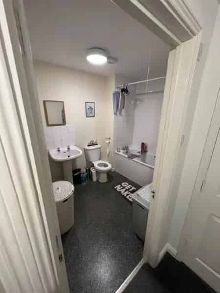 Spacious Rooms Great Central Location Near Public Transport