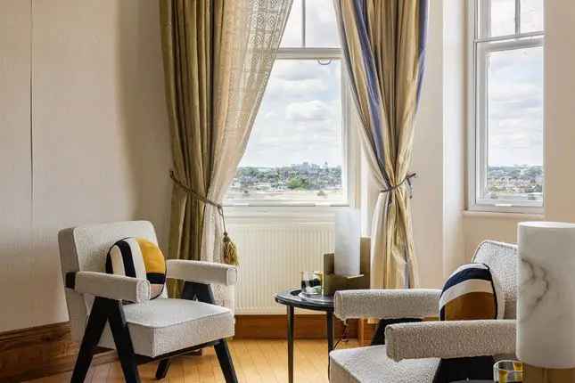 Penthouse Apartment for Rent in London W14