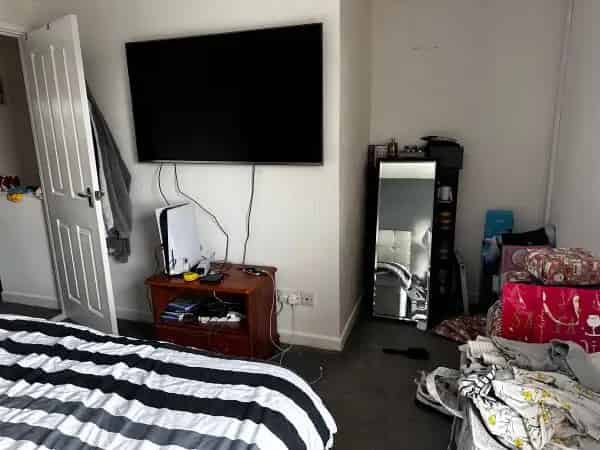 2 Bed House New Kitchen Big Garden Pets Allowed