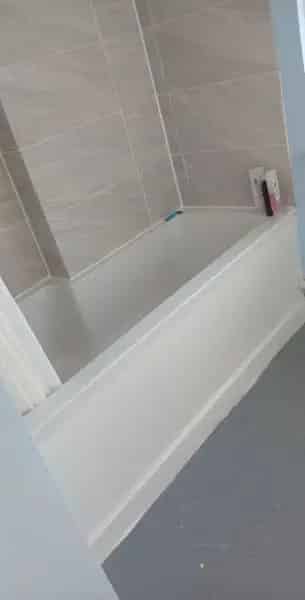 Large 3 Bed House Near Shops and Schools