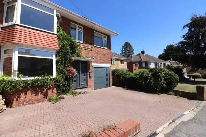 5 Bedroom Semi Detached House To Rent
