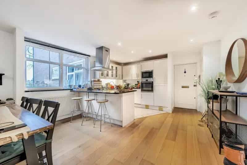 Riverside Apartment Two Double Bedrooms Balcony