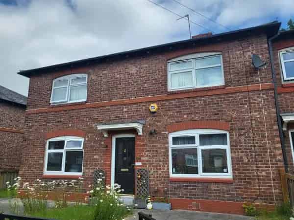 2 Bed Ground Floor Cottage Flat Quiet Private Garden Pet Friendly