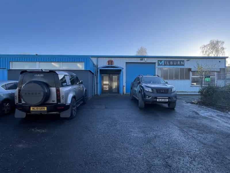 5037 sq ft Refurbished Industrial Unit To Let