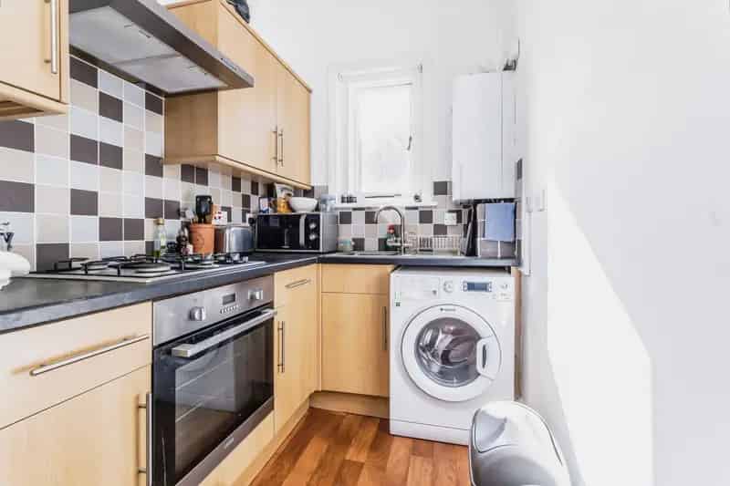 One Double Bedroom Apartment with Garden - No Onward Chain