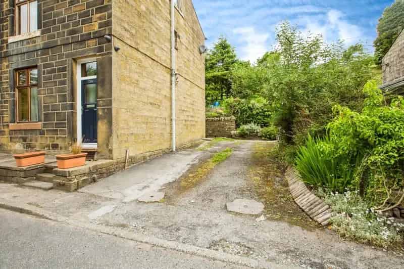 2 Bed Mid Terrace House with 3 Acres & Stables Todmorden