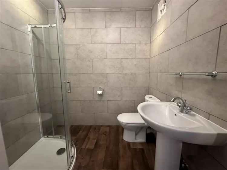 2 Bedroom Flat House to Rent in Bath City Centre