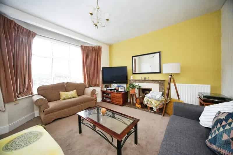 Spacious 3-Bed Family Home in Stopsley, Luton