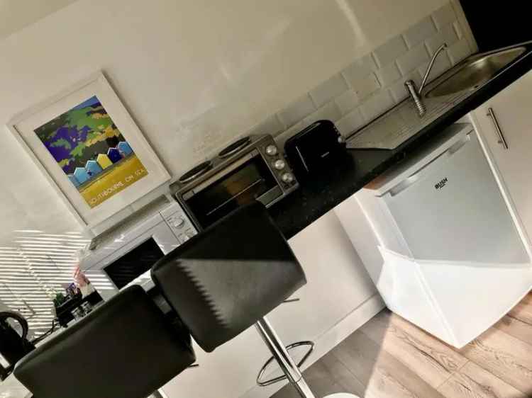 Student Studio Flat Bills Included Near University