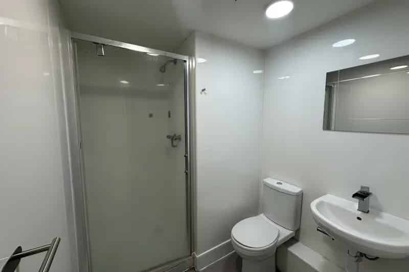 Studio Apartment Town Centre Bills Included Zero Deposit Available
