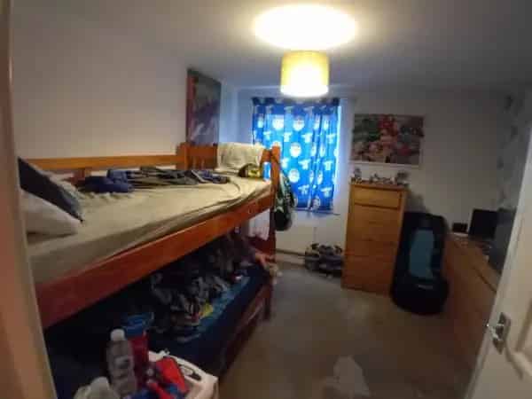 2 Bed Flat Near Shepperton Station Private Parking En Suite