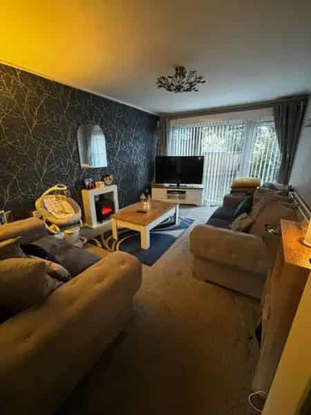 2 Bed Ground Floor Flat with Walk in Disabled Shower Room