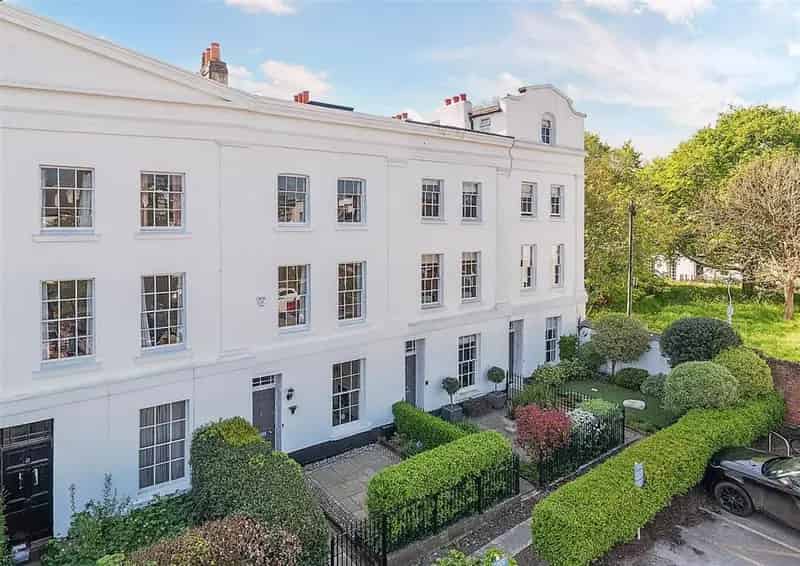 4 Bedroom Terraced House for Sale