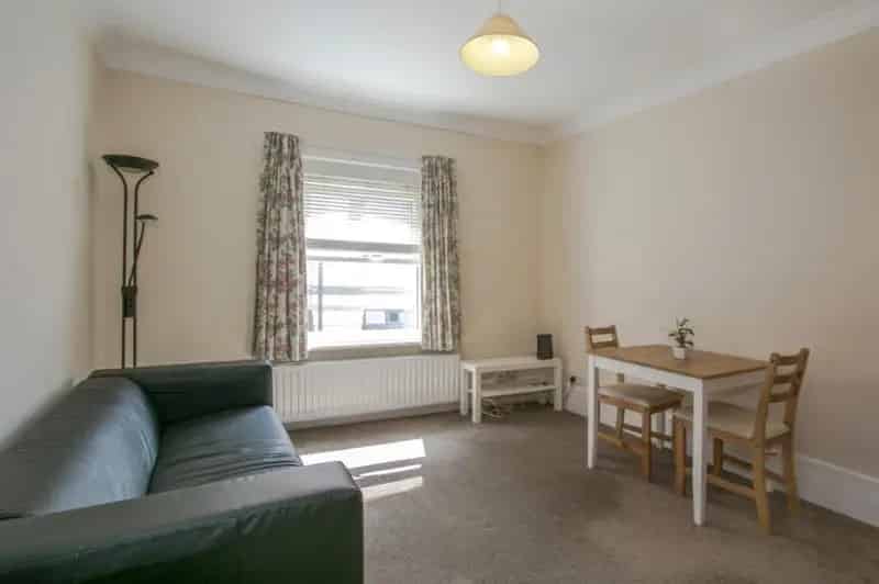 2 Bedroom Flat June 2025 Available Furnished GCH DG