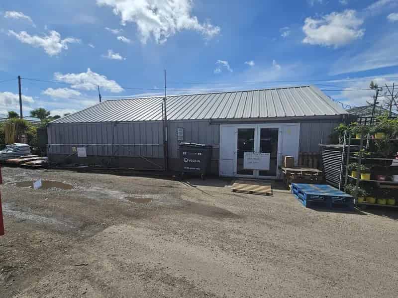 Retail Unit 1417 sq ft Steel Frame
