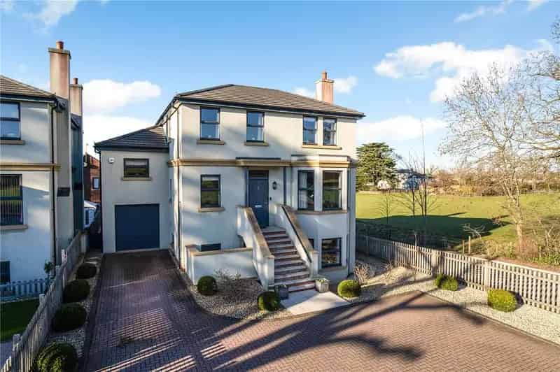 4 Bedroom Detached House for Sale in Cheltenham