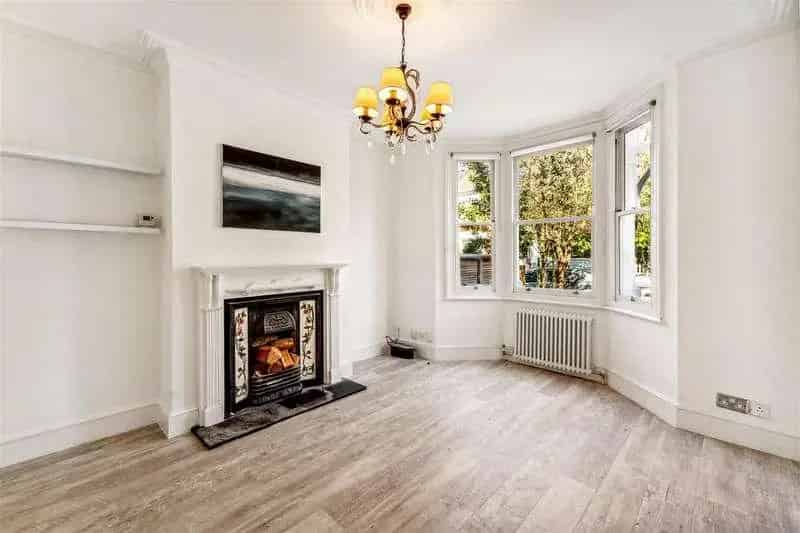 3 Bed House for Sale Near Bedford Park
