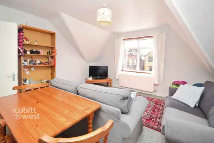 2 Bedroom Apartment near Sutton Station - Modern & Convenient