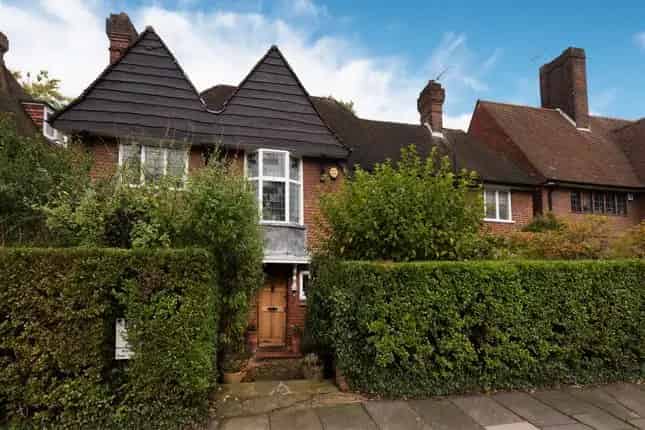 Six Bedroom House for Sale in Hampstead Garden Suburb NW11