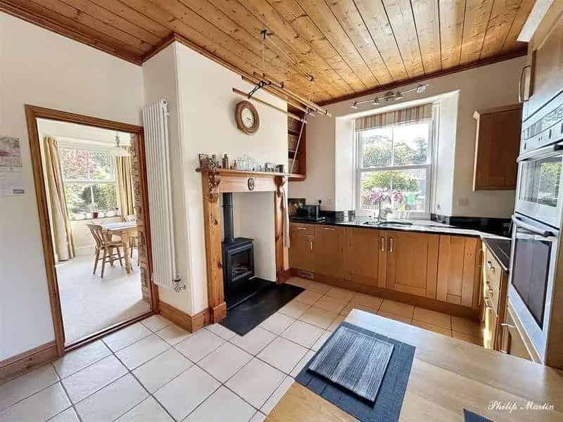 4 bed house for sale