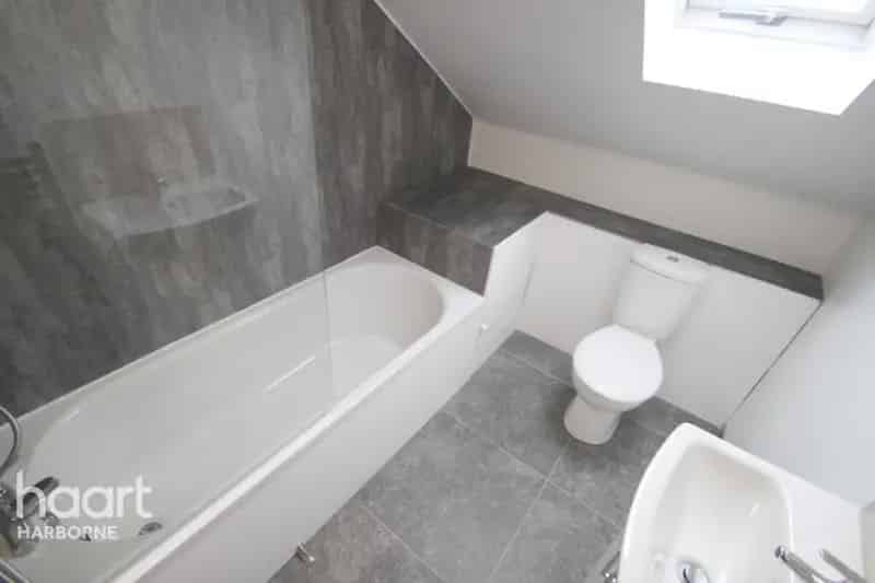 2 Bedroom Apartment Brand New Renovations