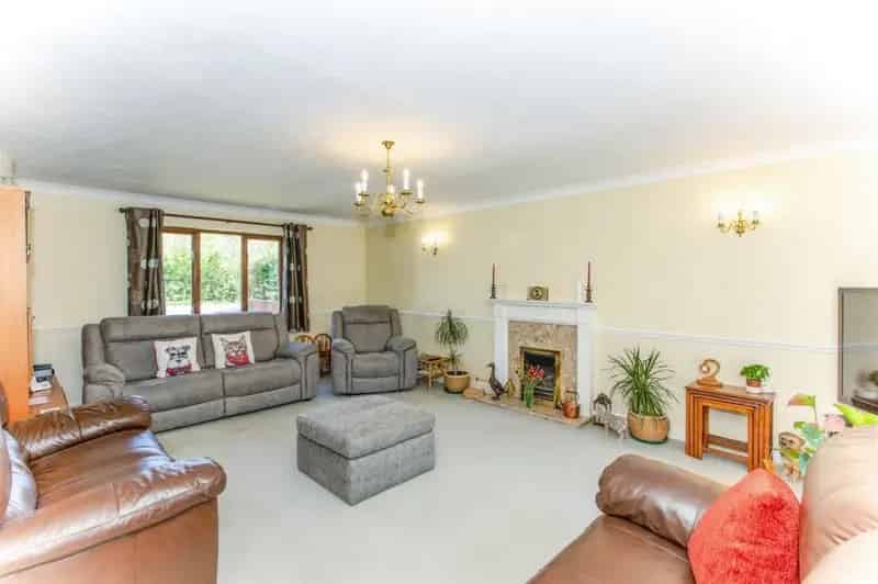Hardwick Detached House Four Double Bedrooms Family Home