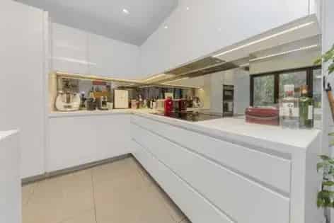 6 rooms house of 248 m² in London