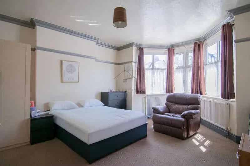5 Bed HMO House for Sale in Leicester - Ideal Investment