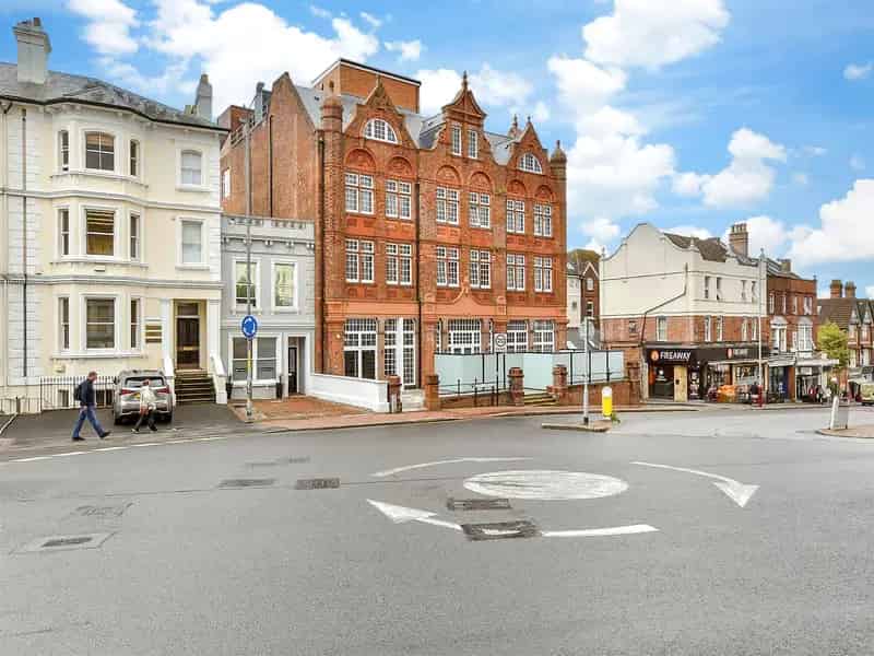 2 Bedroom Apartment for Sale in Stylish Warehouse Conversion