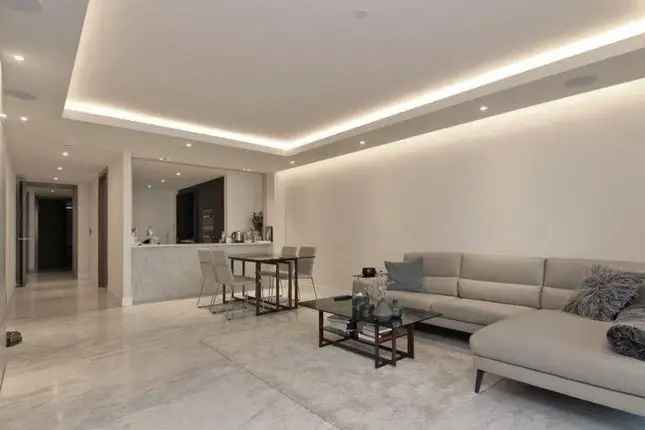 Flat for sale in Park Street, London SW6