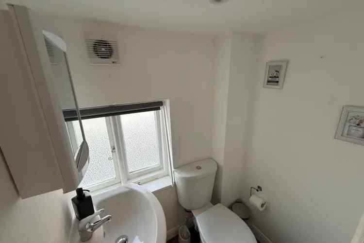 2-Bedroom Split Level Apartment in Ware Near Station