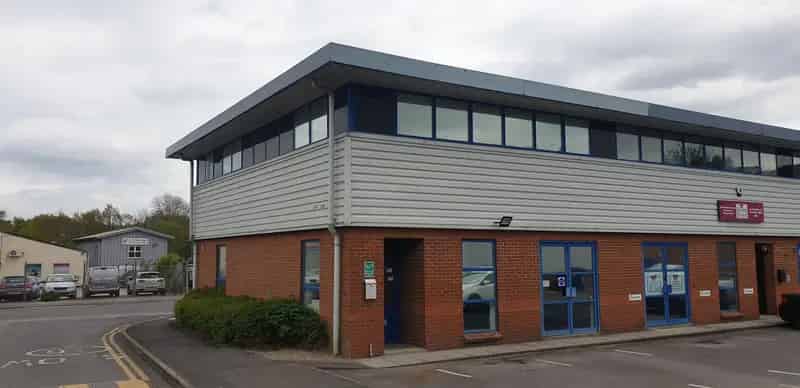5 Car Spaces First Floor Unit Near Swanwick Station