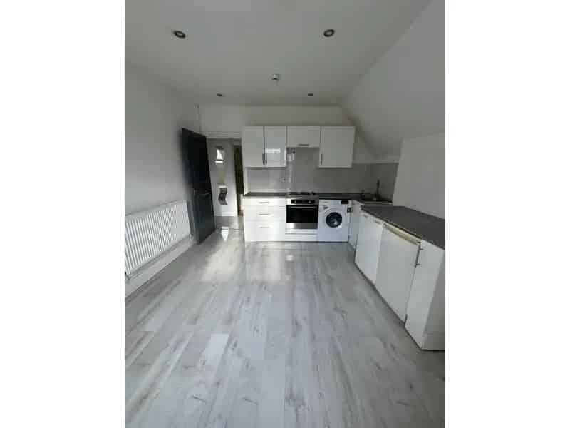 2 Bedroom Flat to Rent in Cathays Cardiff