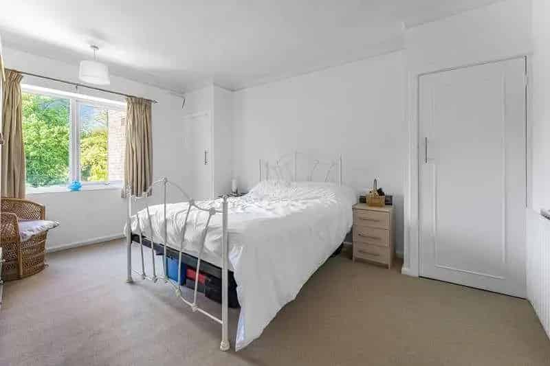 2 bed flat for sale