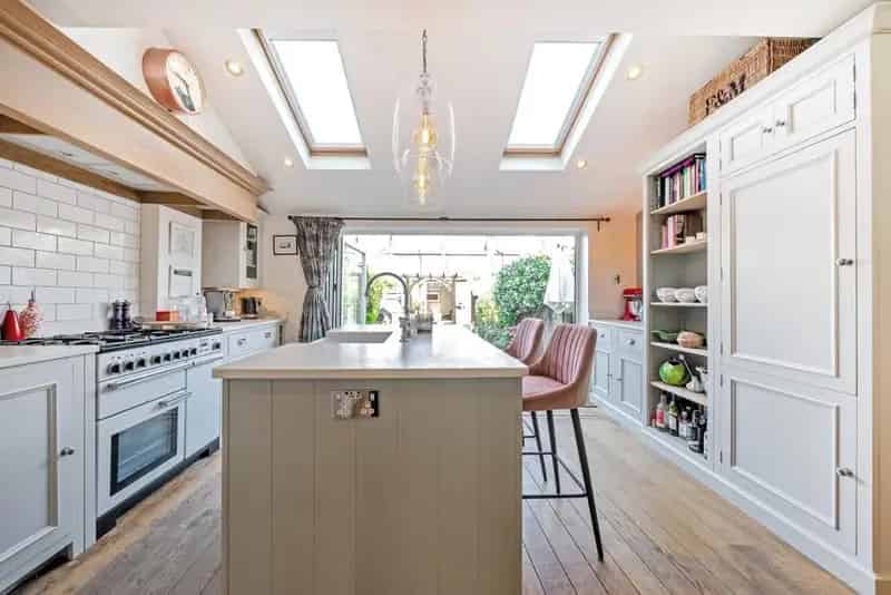 Three-Double Bedroom Victorian House Near Pelham Primary School