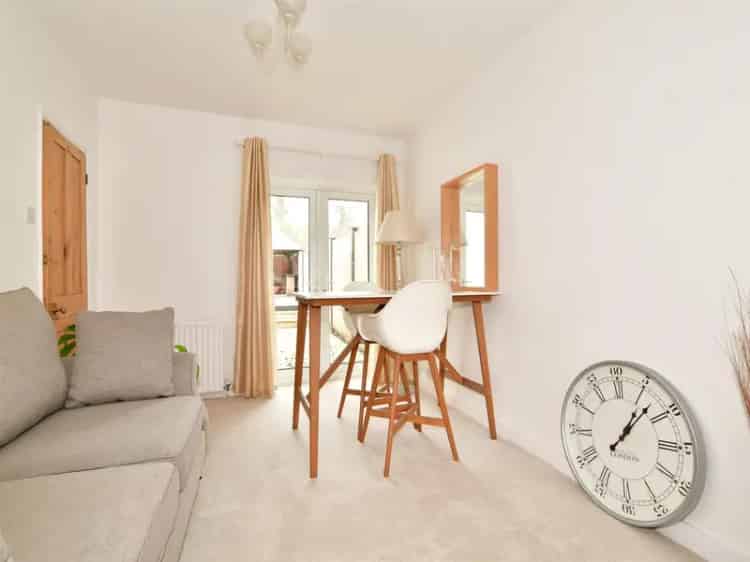 3 Bedroom Semi Detached House For Sale Reigate