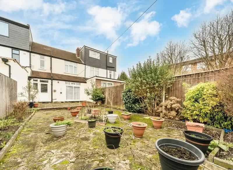 Spacious 3 Bed Mid Terrace House Near Tooting Broadway