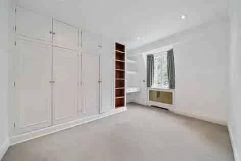 4 Bedroom House 305 m² in Holland Park