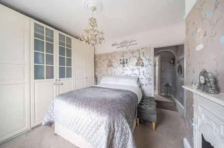 2 Bed Period House Near Gordons School For Sale