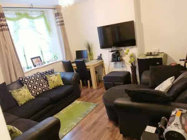 Spacious 2-Bed Ground Floor Flat Central London - Near Transport