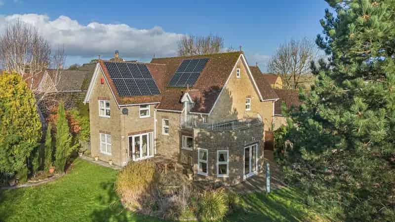 4 Bedroom Detached House for Sale in Latton
