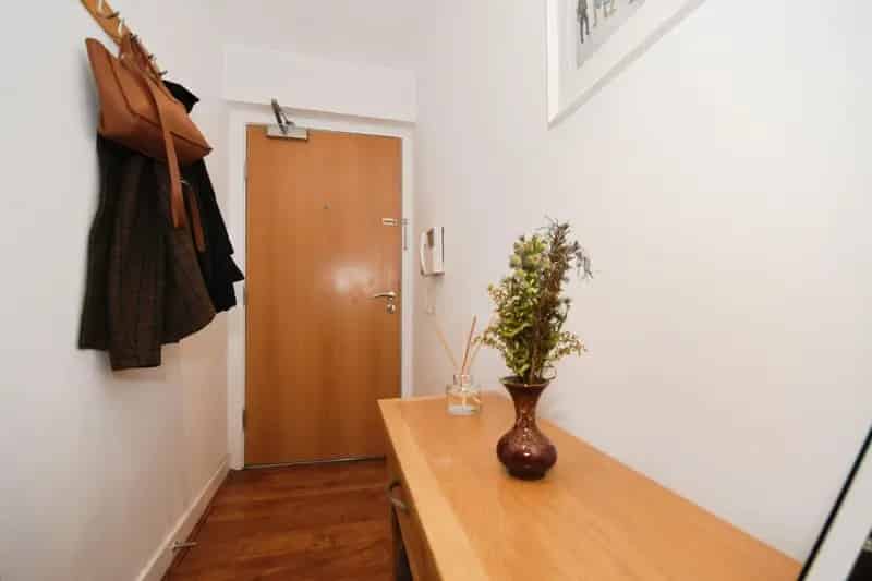2 Bedroom Flat For Sale in West One Complex