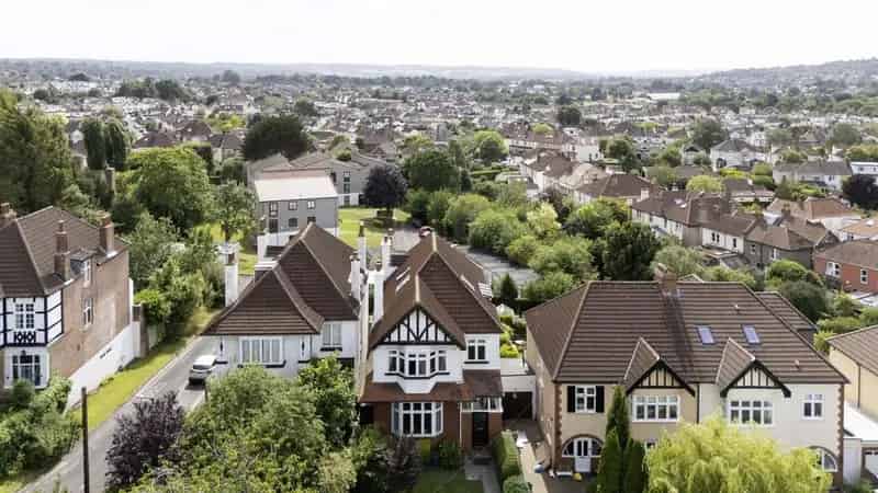 6 Bedroom Semi-Detached Edwardian House For Sale