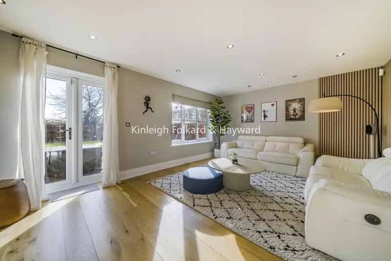 Three Bedroom Family Home Near Hayes Schools and Station
