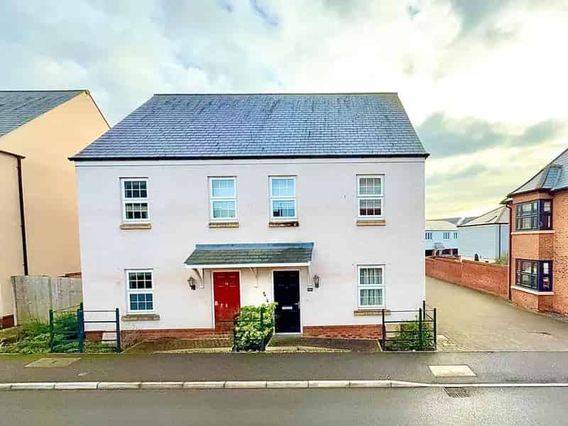 2 Bedroom Semi-Detached House for Sale