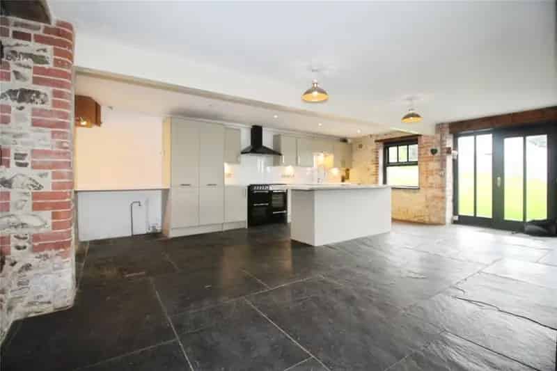 4 Bedroom Barn Conversion To Rent
