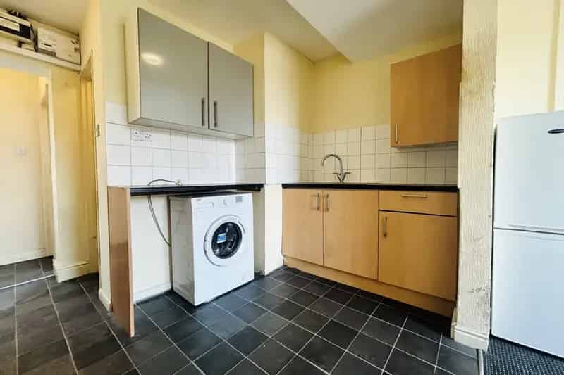 Railway Terrace Apartment Near Train Station Zero Deposit Available