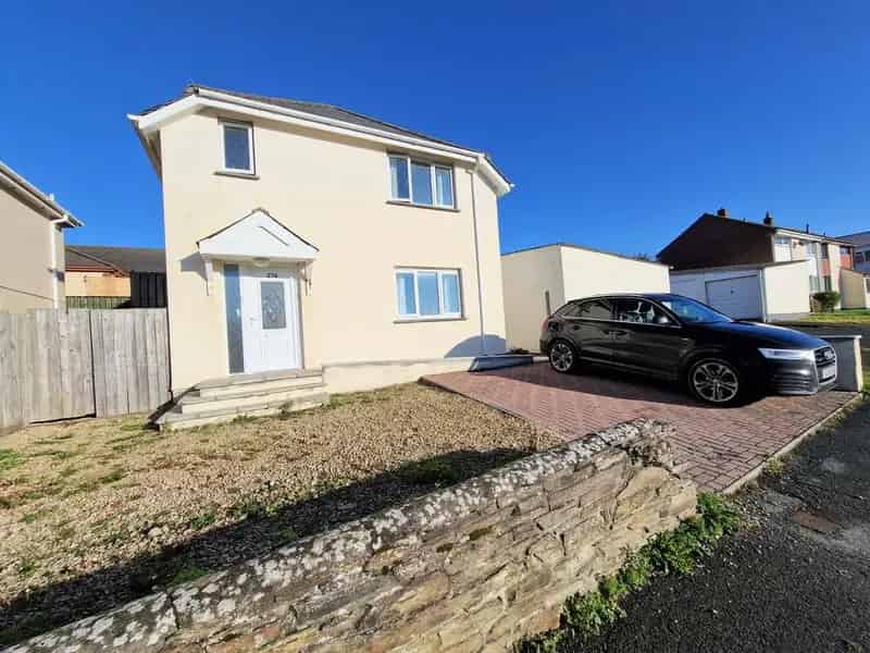 3 Bedroom Detached House To Rent